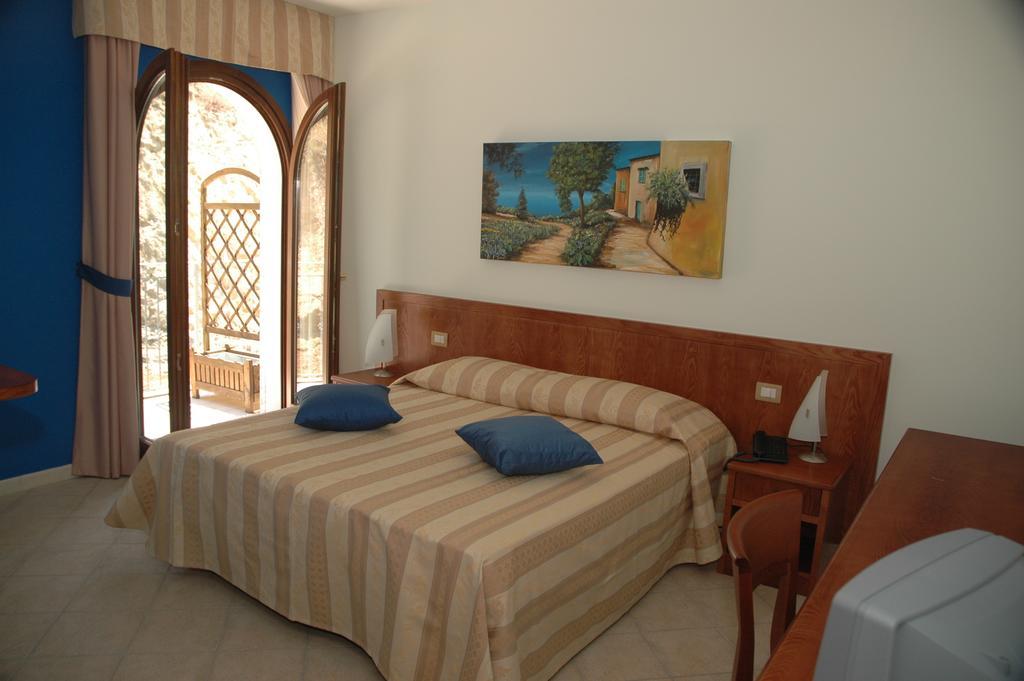 Agriturismo L'Arca Di Anna Brambilla بلفيديري ماريتّيمو الغرفة الصورة